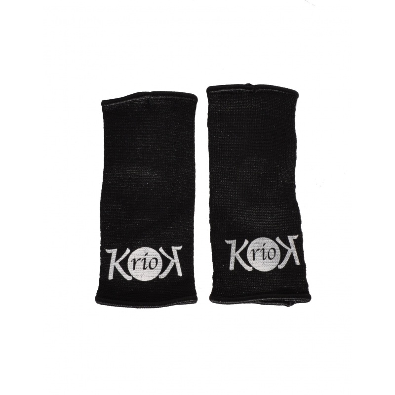 Mitaines sous gants de boxe et sports de combat